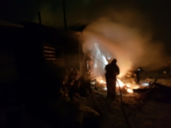 В Коми пожар в одноэтажном доме унес жизни двух человек