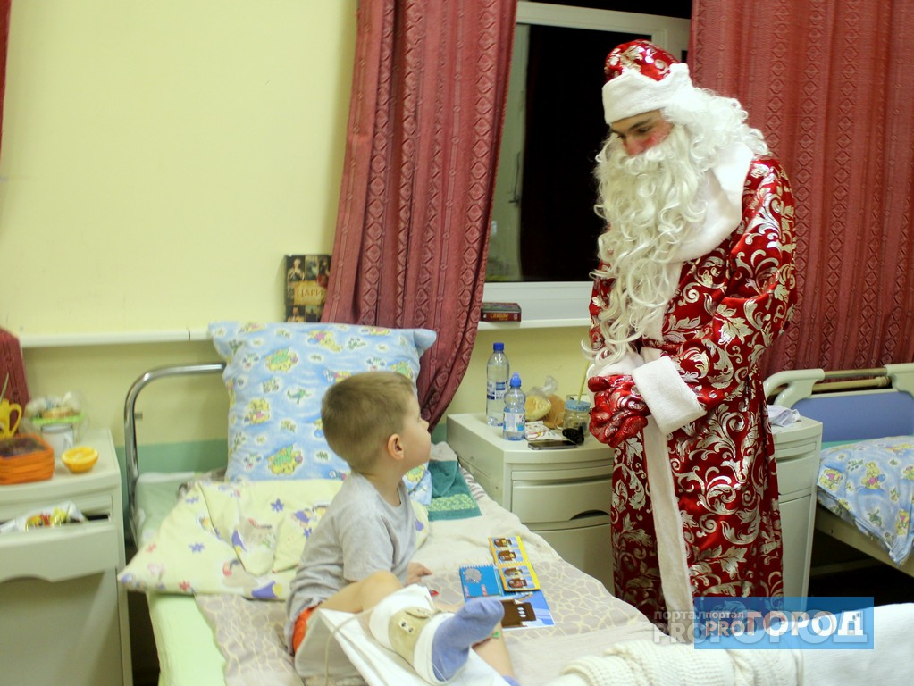 Новый год в сыктывкарской травматологии: «Мама, перезвони, у меня Дед Мороз!»