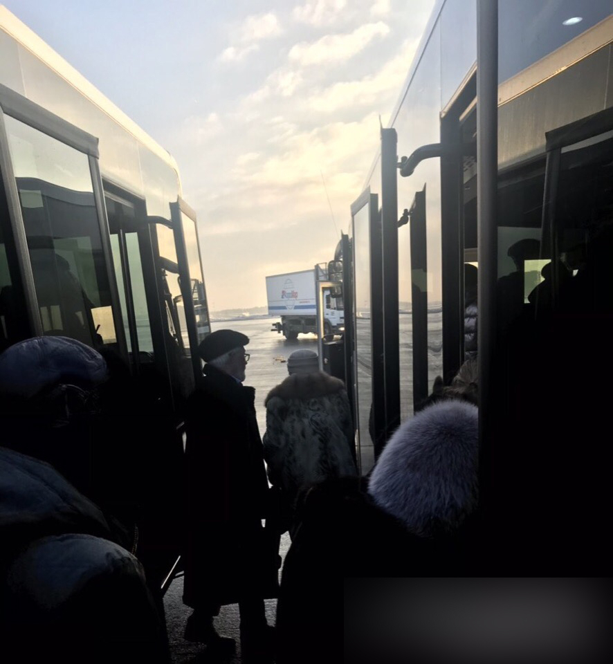 В Шереметьево автобус с сыктывкарцами попал в аварию на взлетной полосе