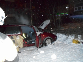 В Коми поздно вечером загорелся «Форд Фокус»