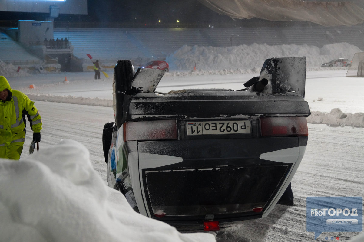 В Сыктывкаре на ледовых гонках «СуперШип» перевернулись машины трех участников (фото)