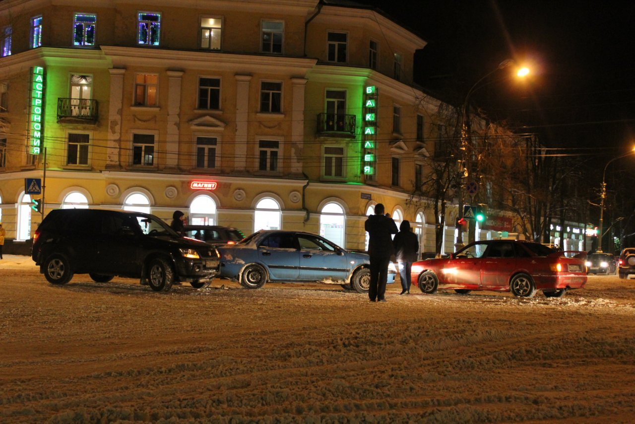 В Сыктывкаре произошло тройное ДТП, но все водители уехали с места аварии