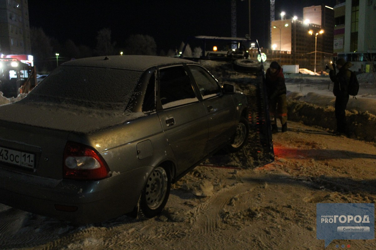 Кто мешает «дорожникам» убирать снег: фоторепортаж с рейда ГИБДД и мэрии Сыктывкара (фото)