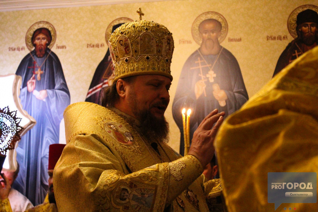 Сыктывкарский епископ рассказал, можно ли священникам пользоваться гаджетами и для чего