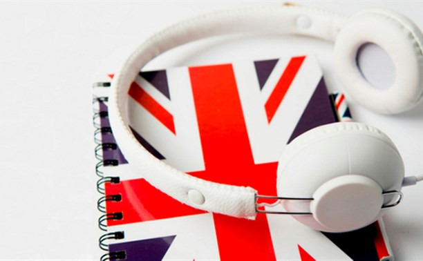 В центре Сыктывкара учат английскому на коми языке