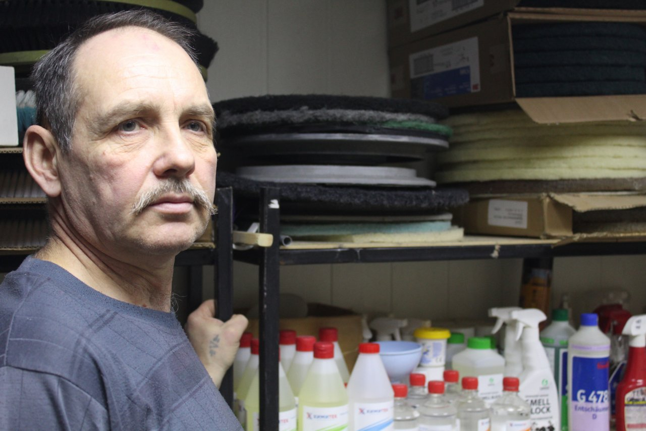 «Грязная работа»: кто в Сыктывкаре убирает квартиры, в которых умерли люди или произошел пожар