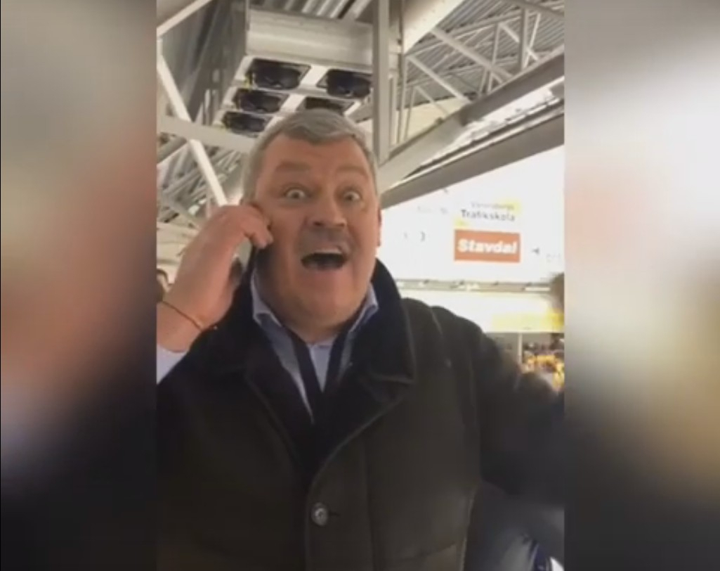 Видео дня: глава Коми кричит от радости после победы сборной России по хоккею с мячом