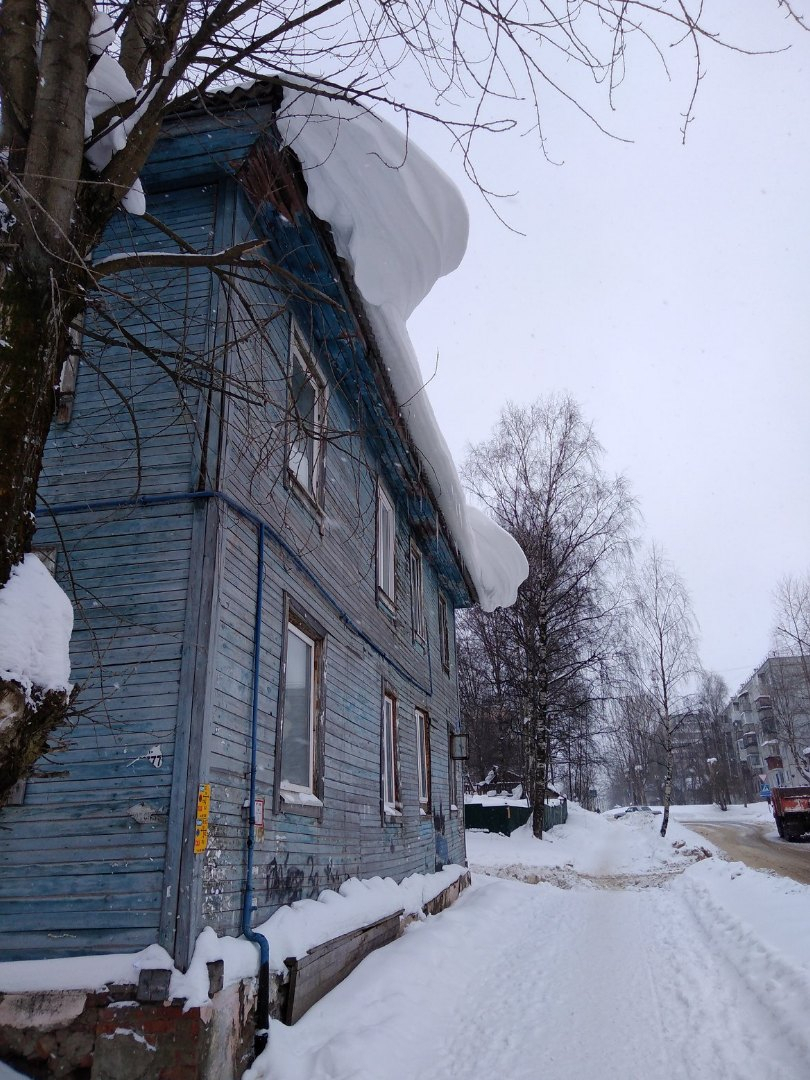 Сыктывкарский юрист рассказал, как бороться с управляющими компаниями, которые не убирают снег с крыш