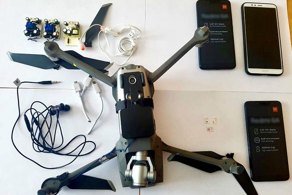 В Коми двое мужчин пытались доставить в колонию телефоны с помощью квадрокоптера