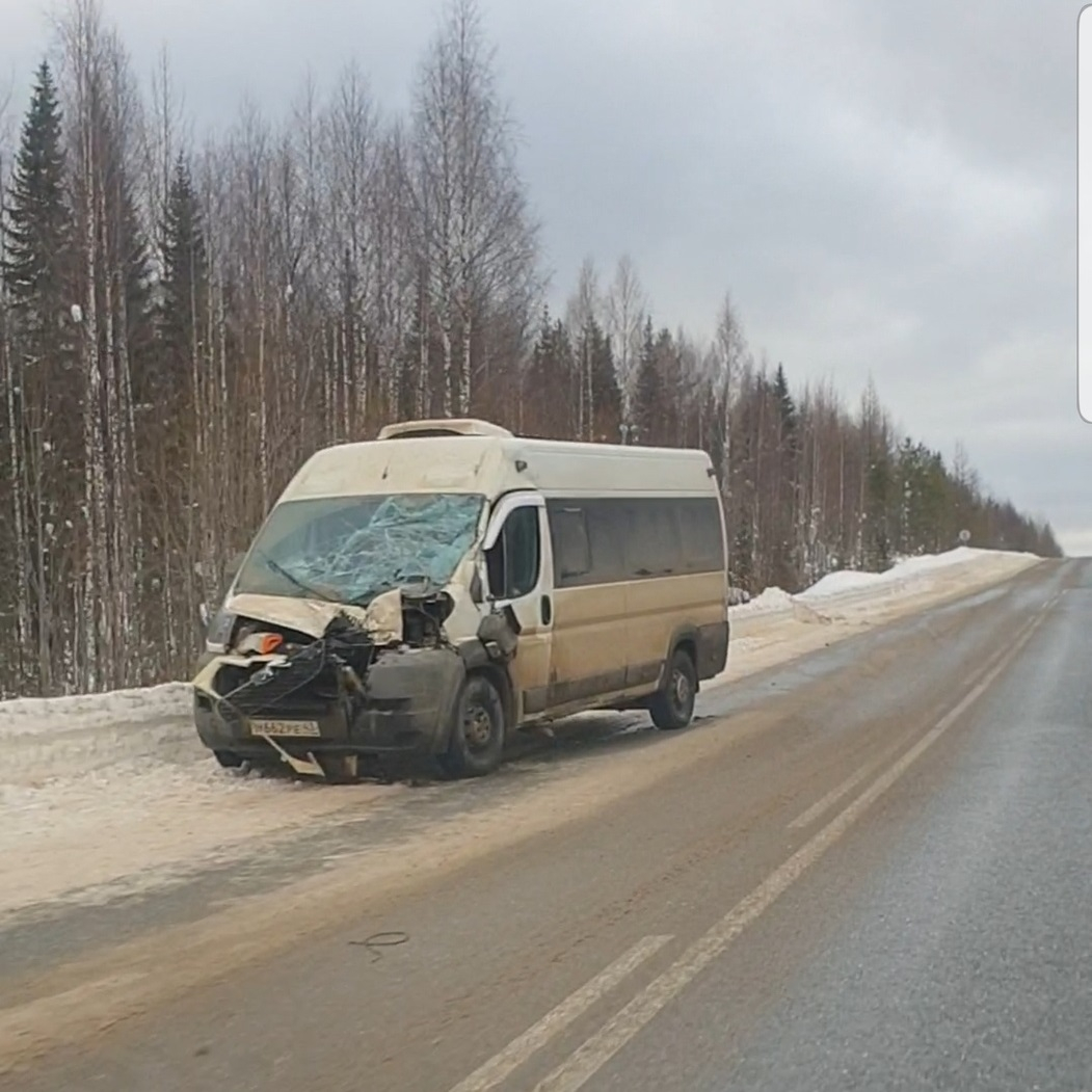 В Коми на трассе столкнулись КамАЗ и автобус полный пассажиров
