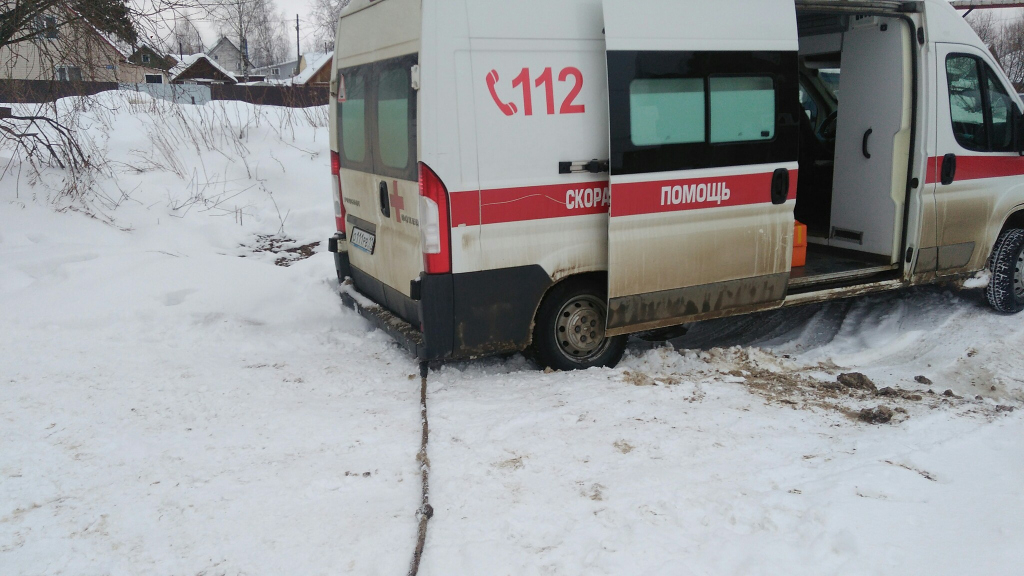 В Сыктывкарской станции скорой помощи рассказали, как часто их машины застревают во дворах