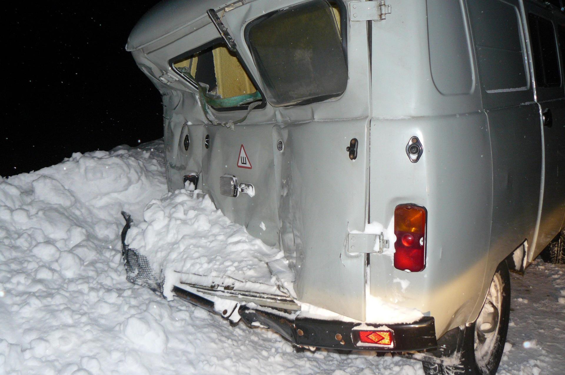 В Коми на лесной дороге столкнулись «буханка» и автобус, пострадали четверо (фото)