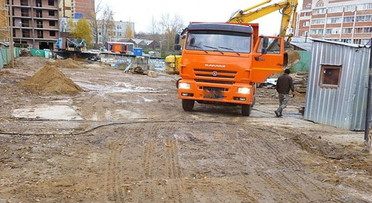Штраф за грязные колеса грузовиков со строительной площадки 2021