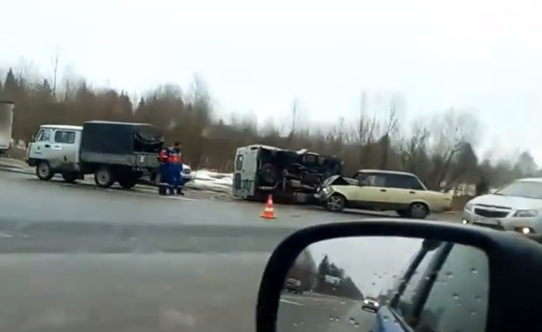 Появилось видео с места аварии, где ВАЗ врезался в «буханку»