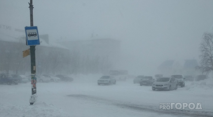 «Полгода плохая погода»: на севере Коми отменили занятия в школах и перекрыли дороги