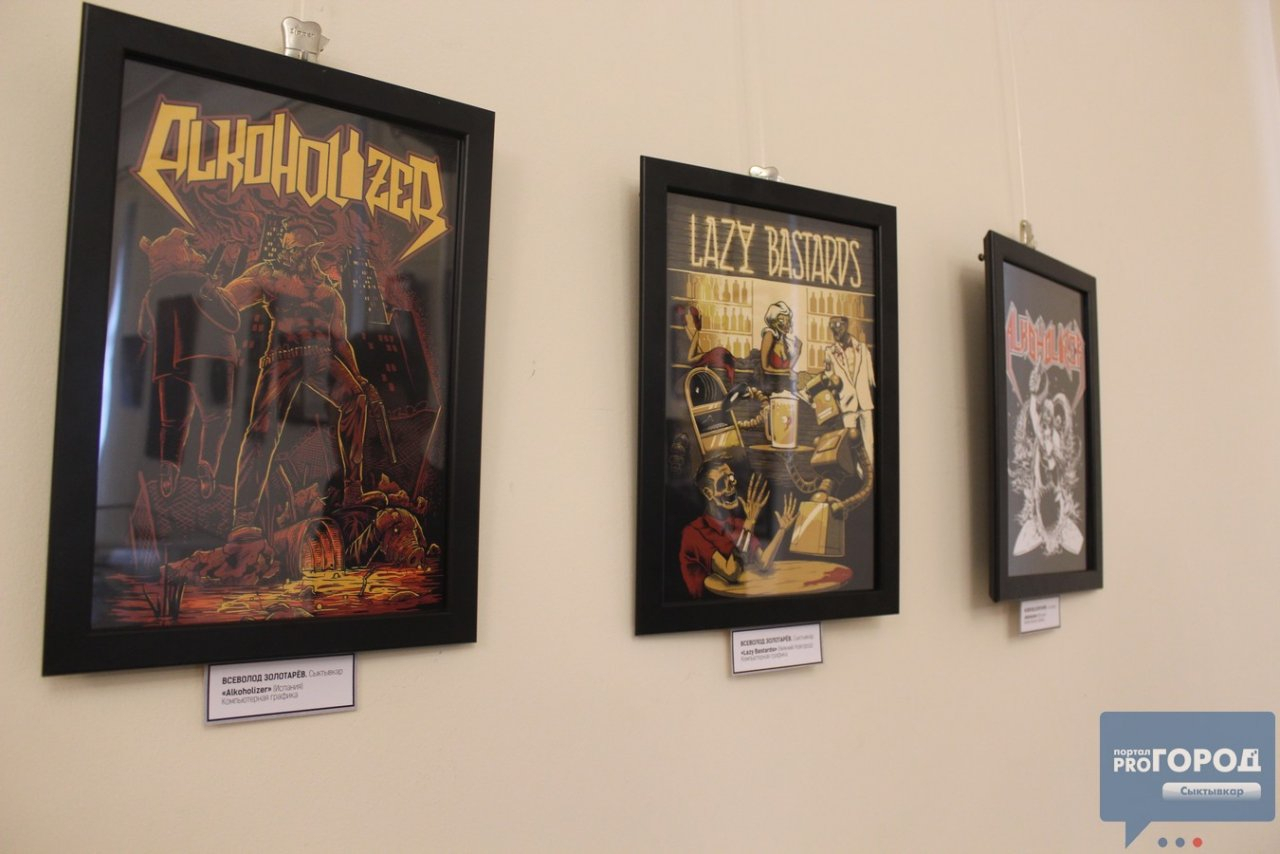 Демоны, аудиокассеты и татуировки: в Сыктывкаре проходит выставка «Дверь в стене» (фото)