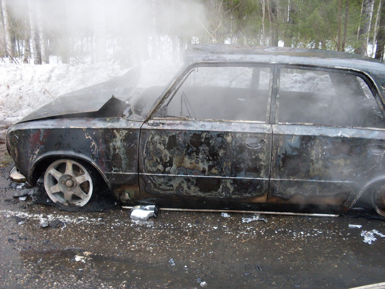 На трассе в Коми дотла сгорела «копейка» (фото)