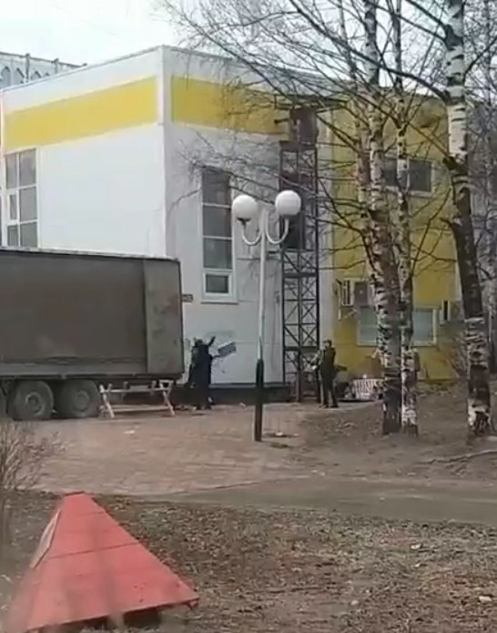 В Сыктывкаре грузчики кидались коробками с товаром (видео)