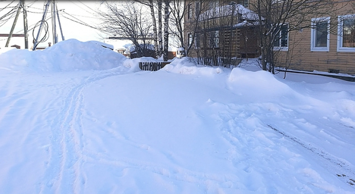 В Сыктывкаре из-за неожиданного снегопада на улицы выехала коммунальная техника