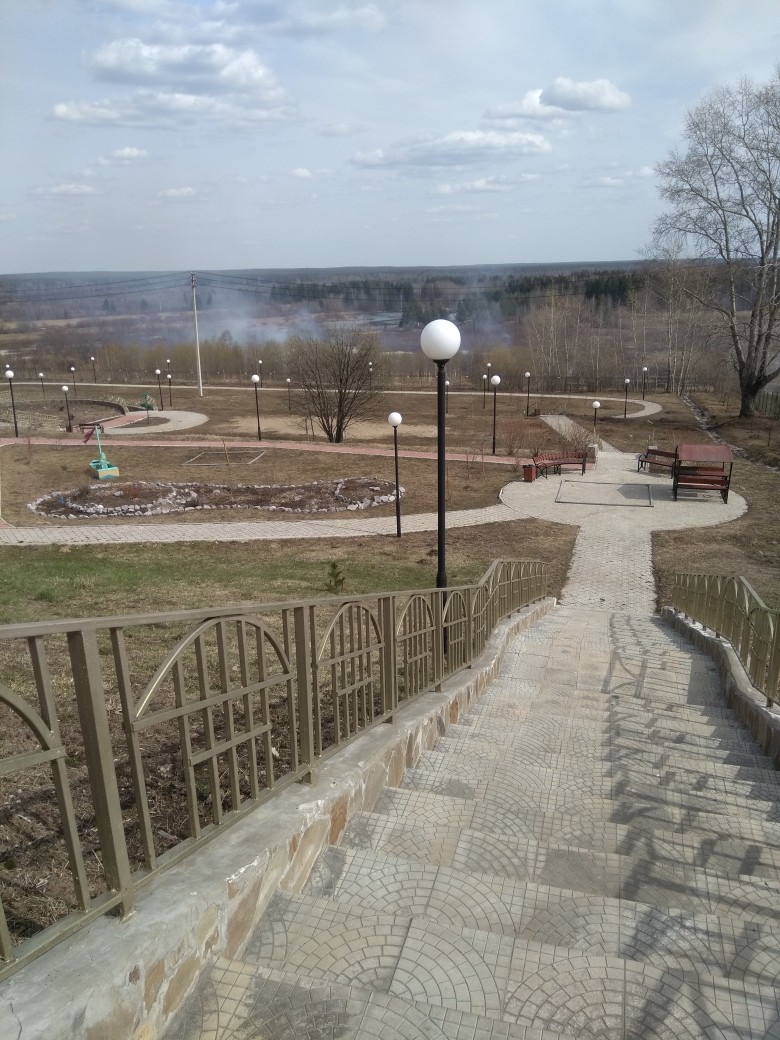 В Сыктывкаре два часа тушили тысячу «квадратов» полыхающей травы