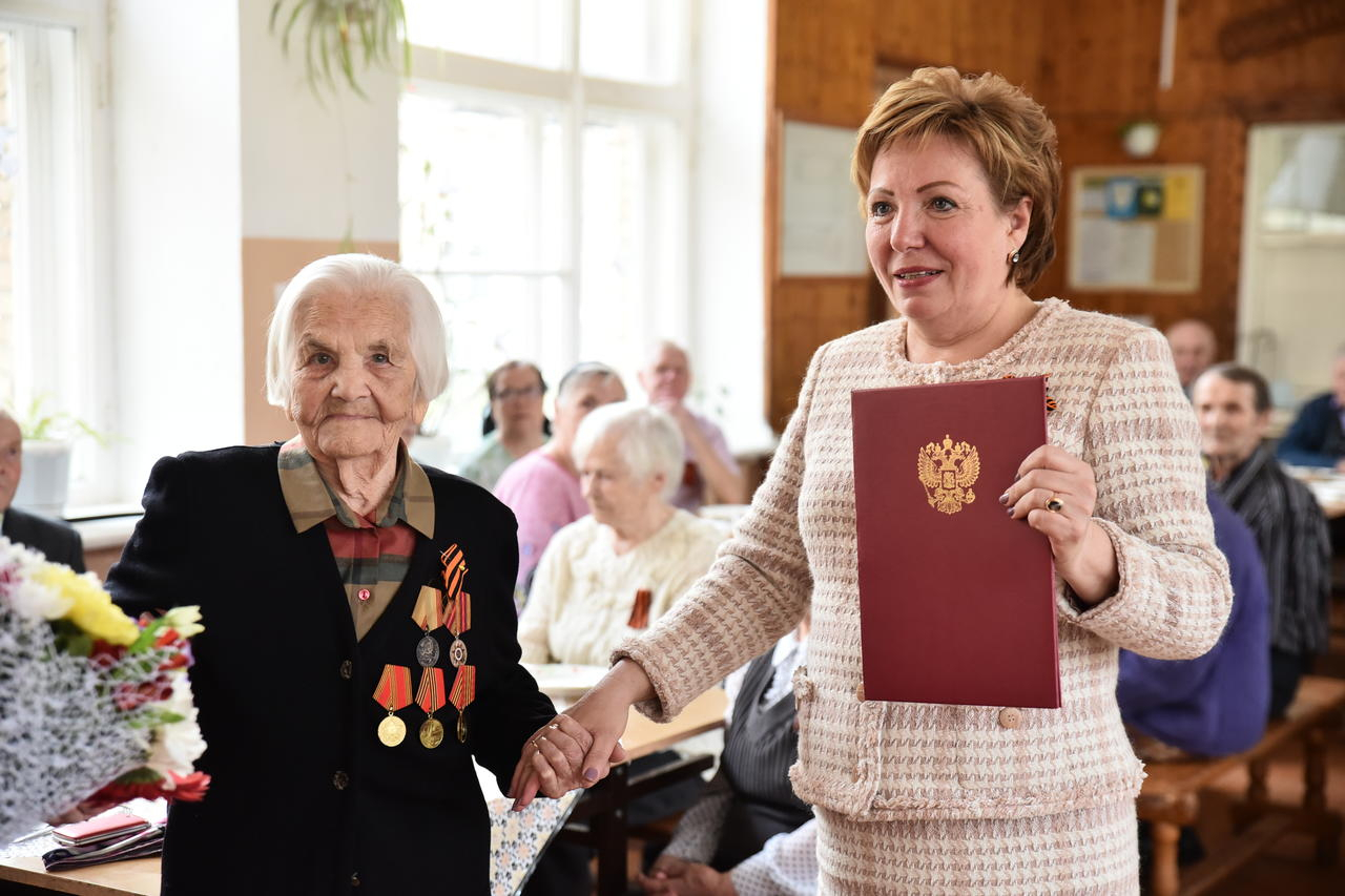 Ветерана труда из сыктывкарского поселка со 100-летием поздравил Владимир Путин