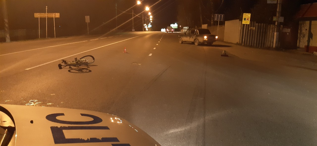 В Сыктывкаре молодой водитель сбил подростка на велосипеде: мальчик в больнице