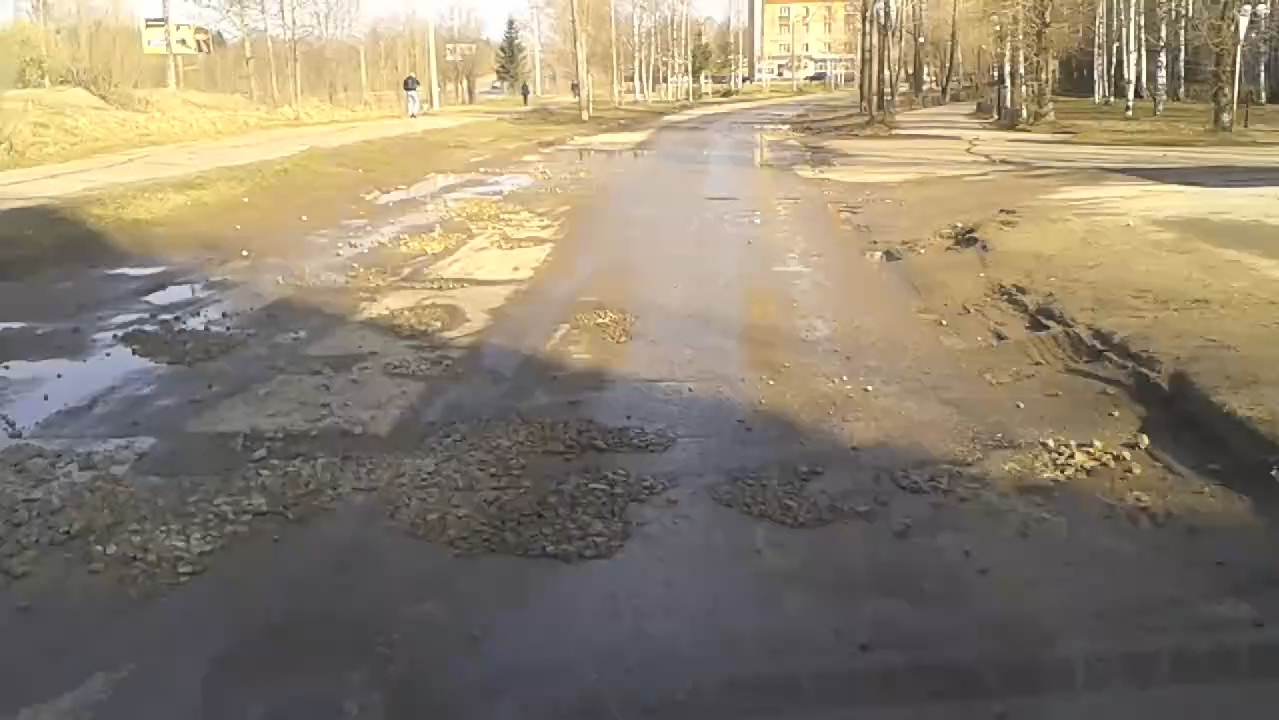 «Это просто жесть»: сыктывкарец покрыл «дорожников» матом за ремонт улицы (видео)