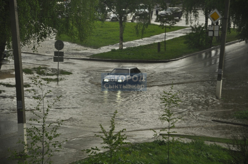 Грозы, град и ливни: в Сыктывкаре объявили штормовое предупреждение
