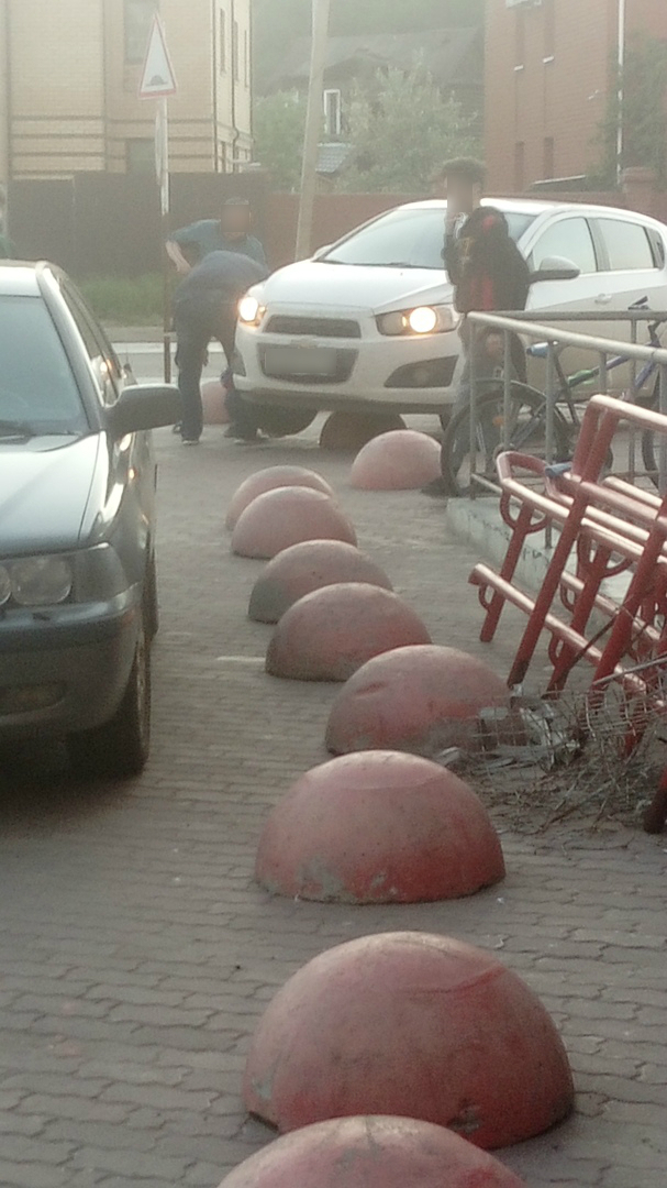 Фото дня в Сыктывкаре: неудачный способ парковки