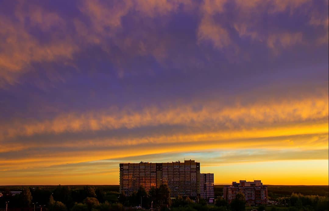 Фото дня: оранжево-розовый закат в Сыктывкаре