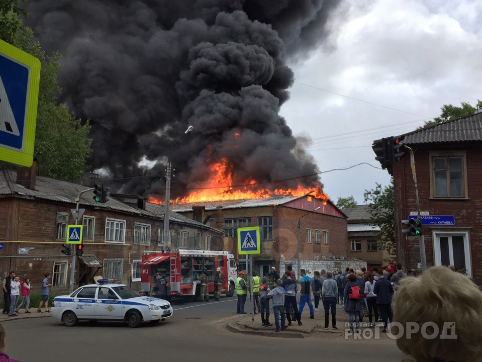 В МЧС назвали возможные причины пожара в сыктывкарском колледже