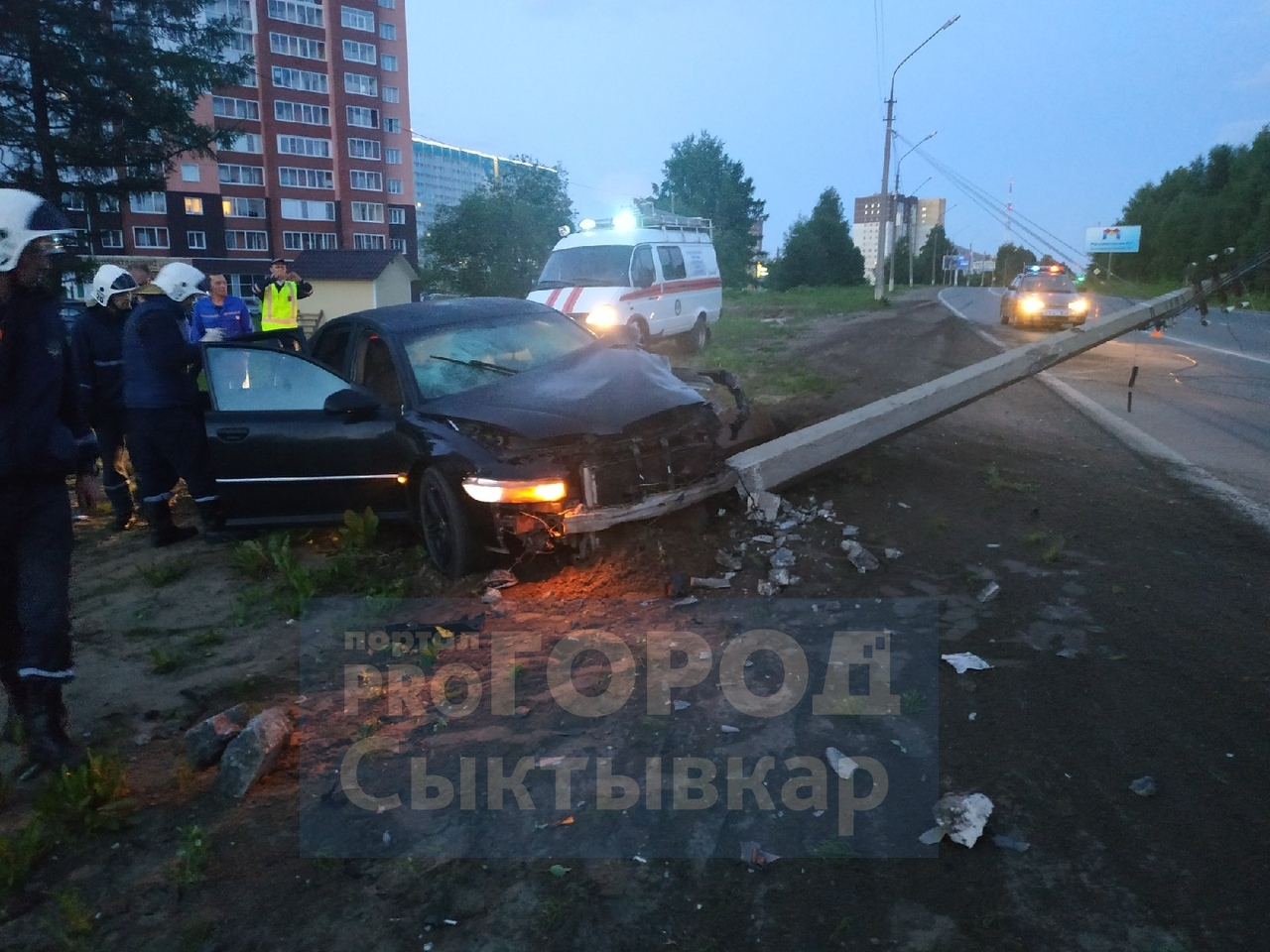 Так столбов на всех не напасешься»: сыктывкарцы об авто, которое  протаранило опору ЛЭП