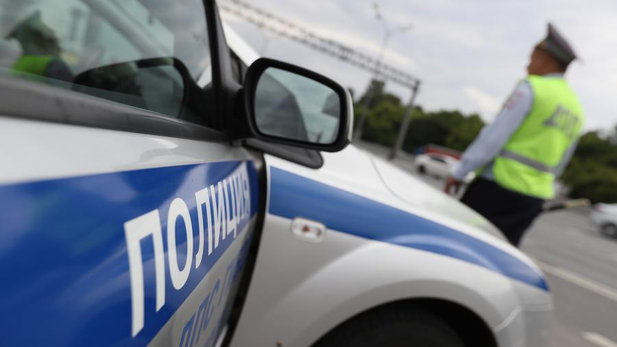 В Коми водитель «наплевал» на закон и протащил полицейского по улице (видео)