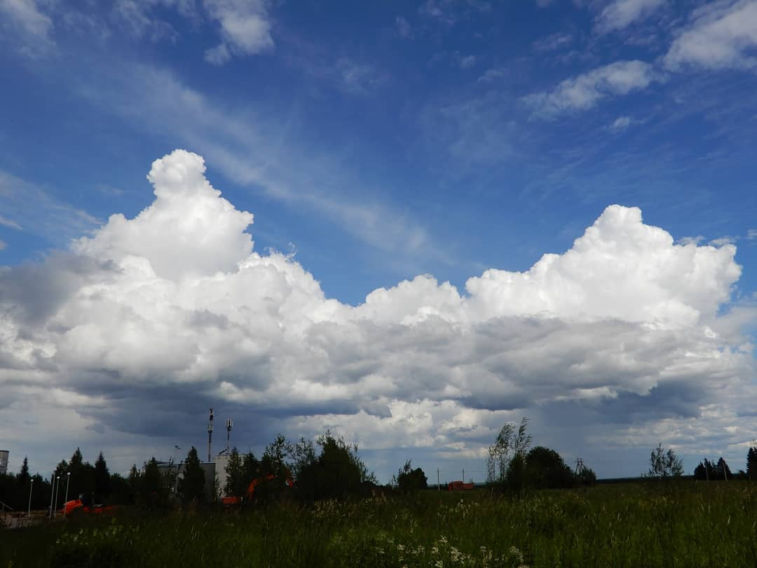 Фото дня от сыктывкарки: белоснежные облака в небе