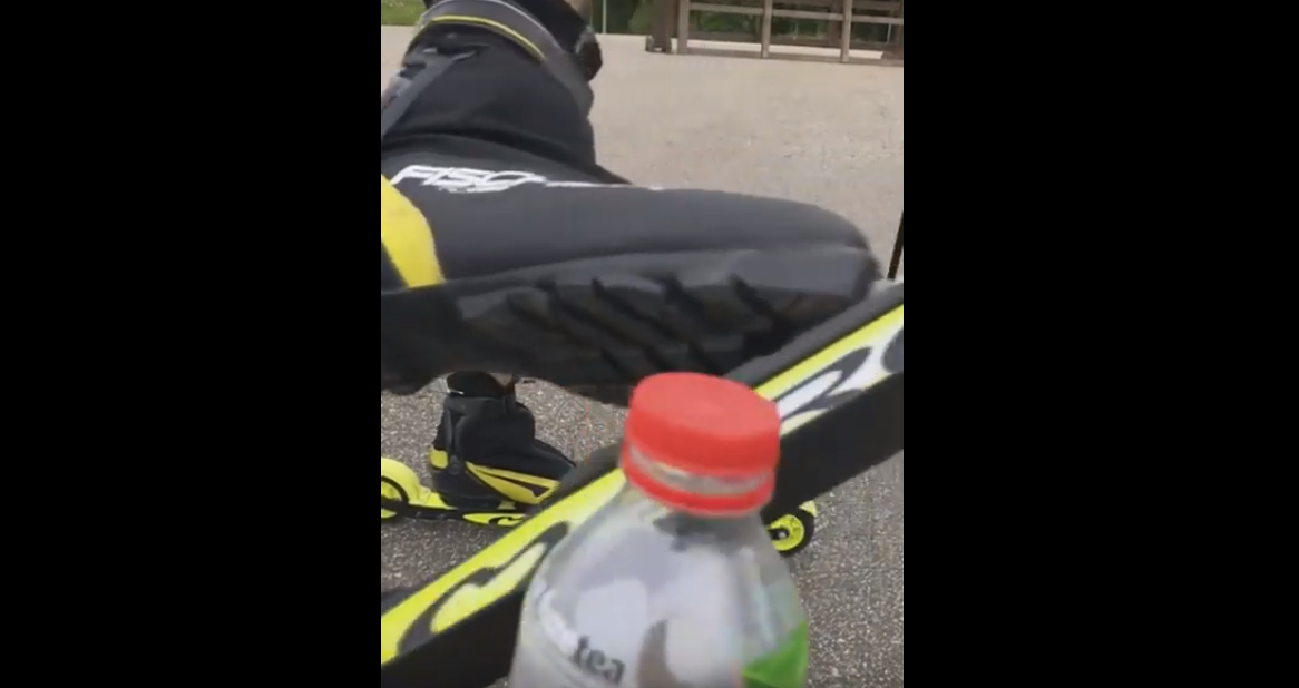 Сыктывкарец открыл бутылку ударом ноги в лыжероллерах (видео)
