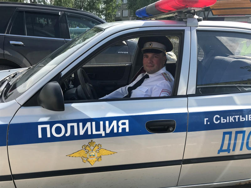 В Сыктывкаре полицейский уговорил мужчину не сводить счеты с жизнью