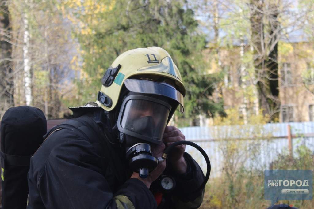 На пожаре в сыктывкарском Лесозаводе погиб человек