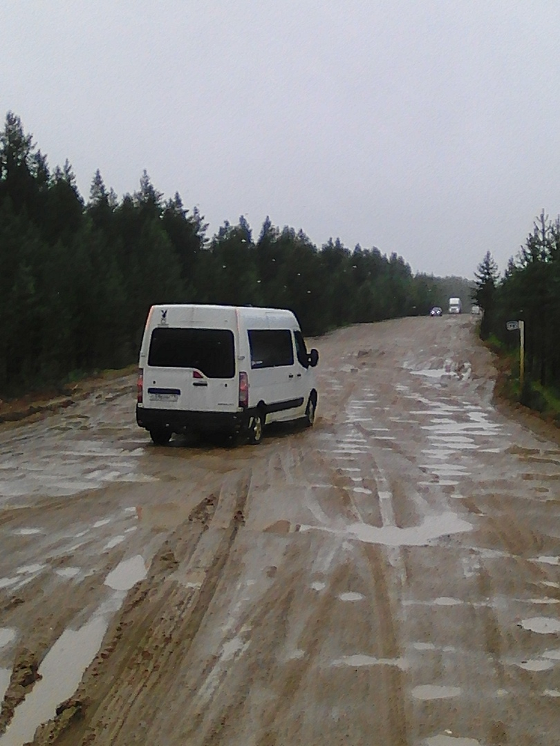 Жители Коми о дороге, которая превратилась в грязное месиво: «Просто она экономически не выгодна» (фото)
