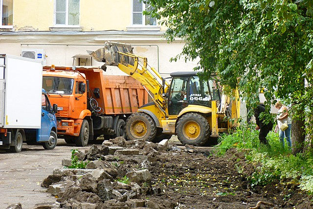 В Сыктывкаре начали ремонт сразу четырех дворов (фото)