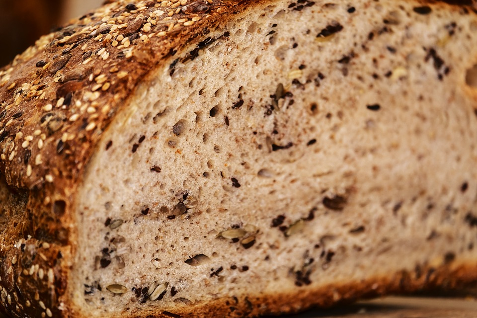 «Смертельно опасен»: ученые рассказали, почему нельзя есть хлеб с плесенью