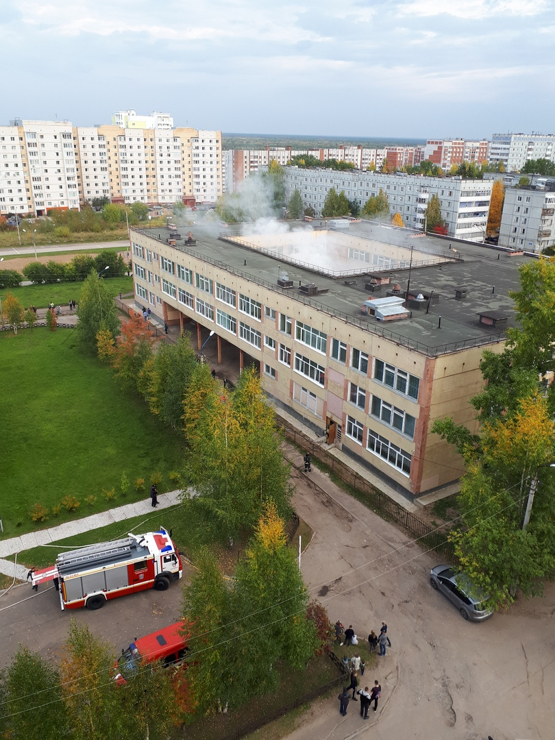 В Сыктывкаре загорелось здание школы