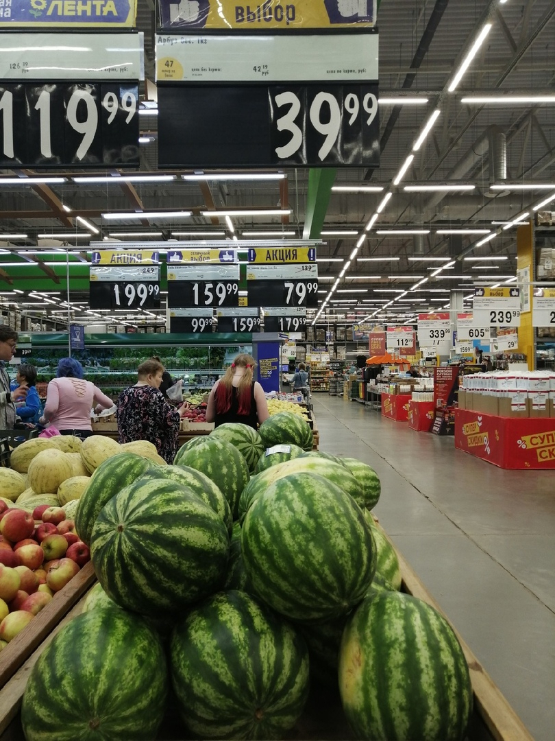 В августе в Коми упали цены на авиабилеты, фрукты и овощи, но подорожали гостиницы