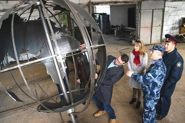 Сыктывкарцы выберут, куда поставить гигантский железный глобус, который сделали заключенные
