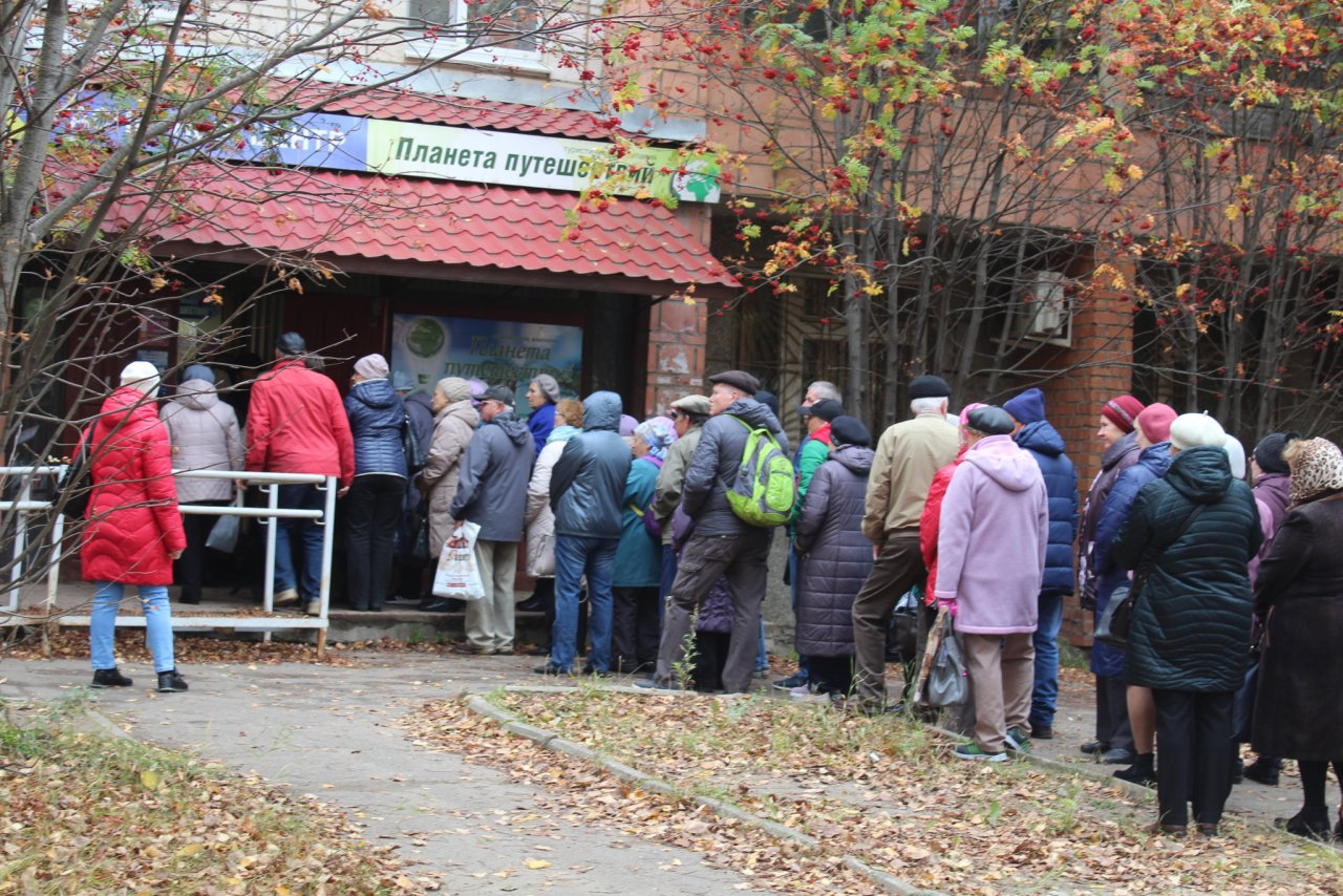 В центре Сыктывкара десятки человек «штурмовали» расчётный центр