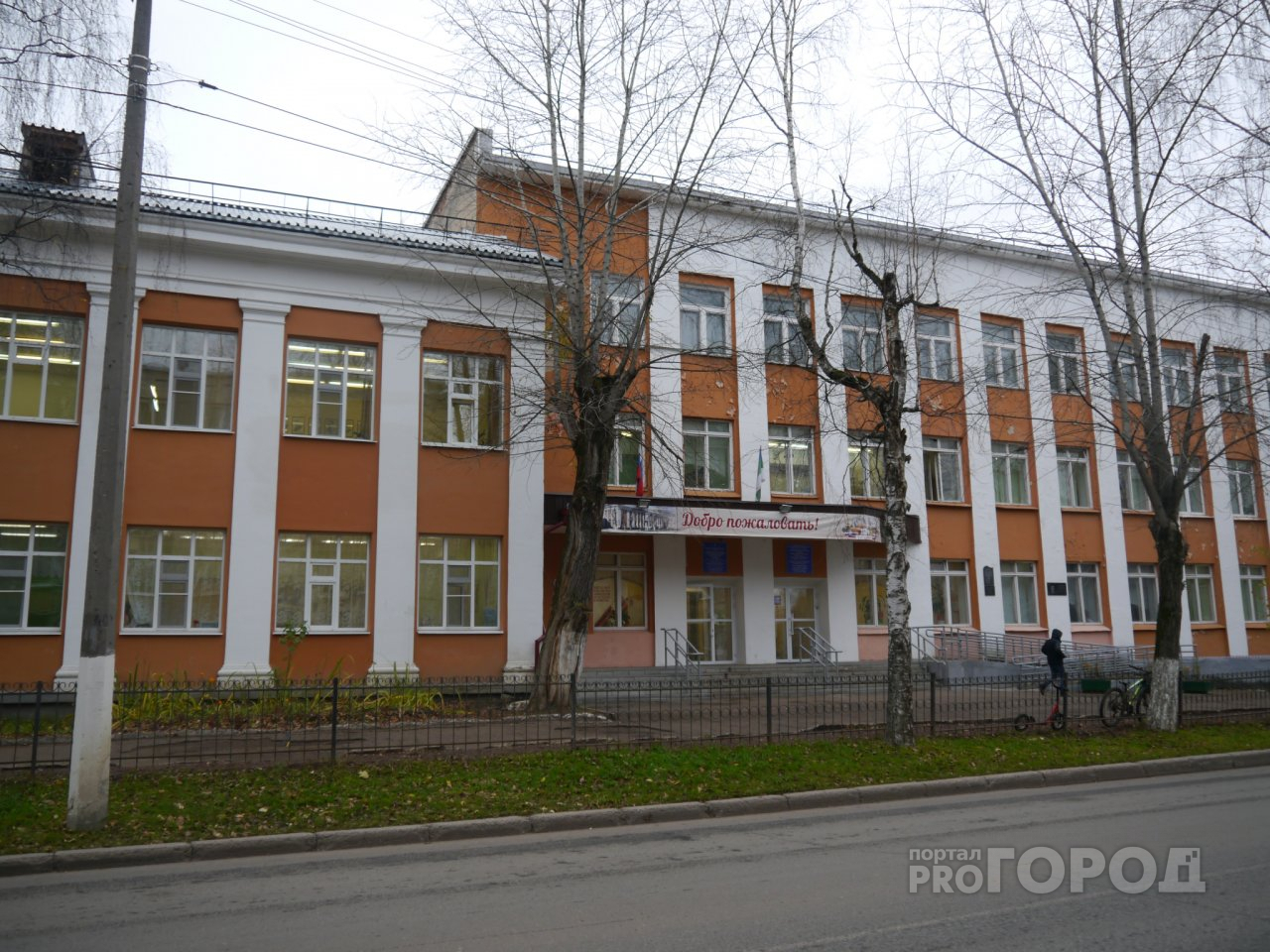 «Ребенка никто не выгонял»: сыктывкарская школа оспаривает штраф в 100 тысяч рублей