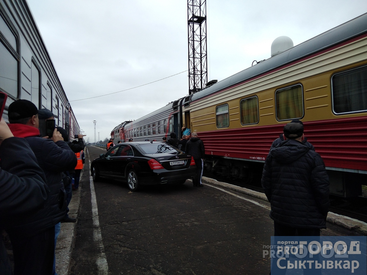 «Королям закон не писан»: автомобиль Киркорова на перроне Сыктывкара нарушил правила