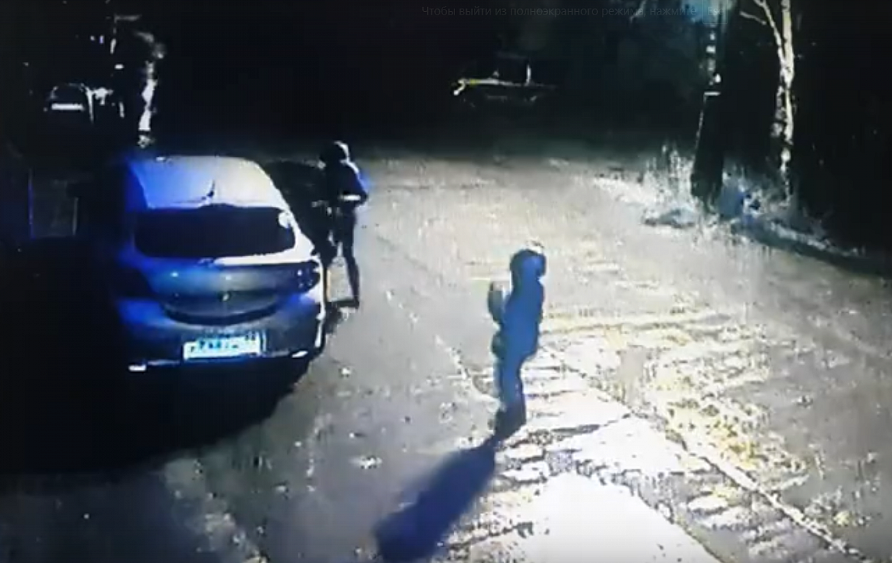 Мальчики украли сигареты и лимонад из авто в Сыктывкаре (видео)