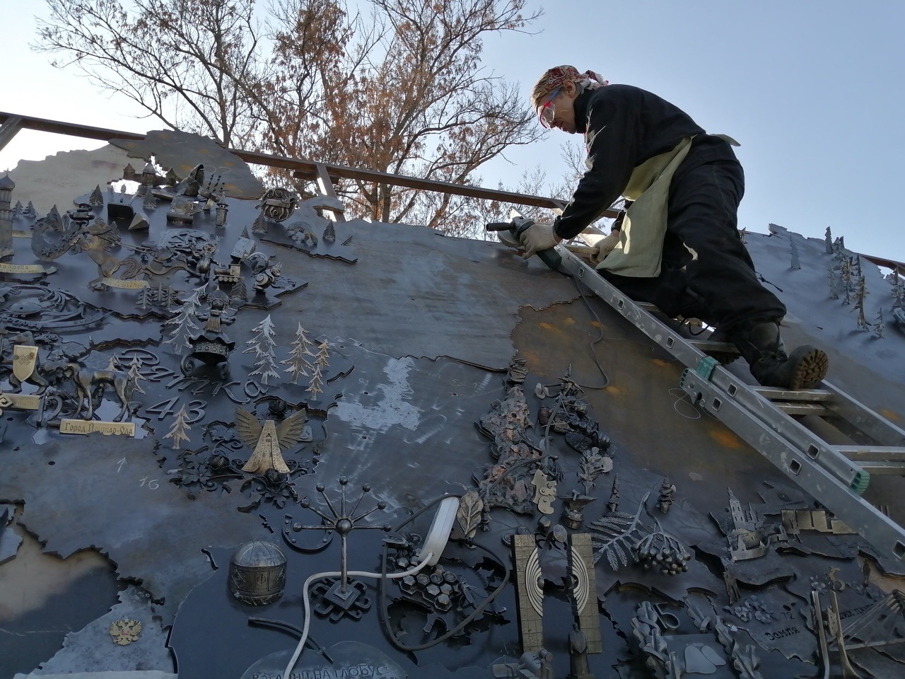 Арт-объекты из Коми появились на огромных солнечных часах в Крыму
