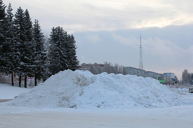 Сыктывкарским организациям пригрозили штрафами за горы снега