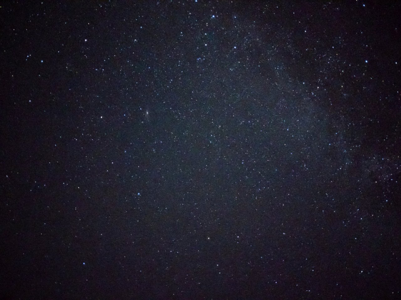 Фото дня в Сыктывкаре: жемчужная россыпь звезд на темном бархате неба